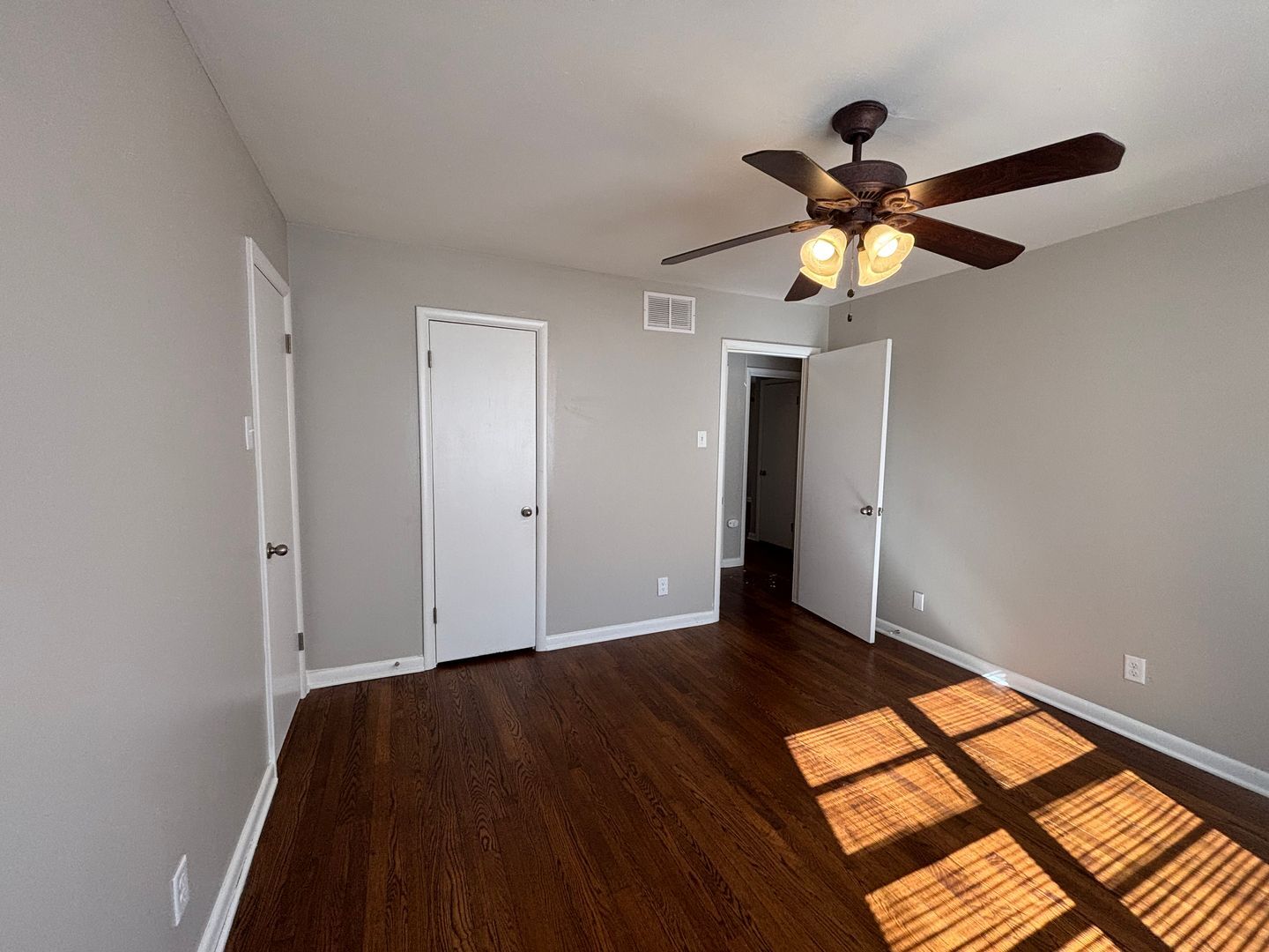 Building Photo - 4623 Violet Ave