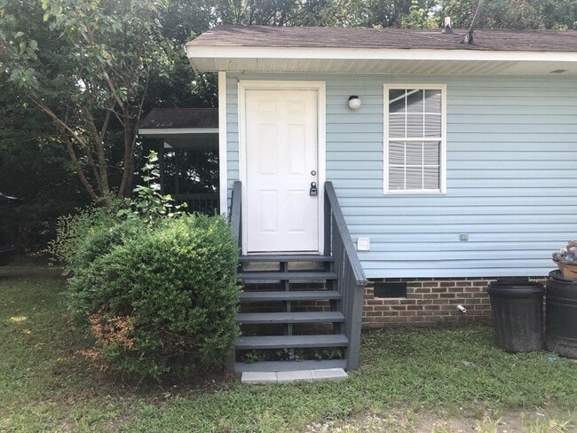 Building Photo - 208 Dent Ln