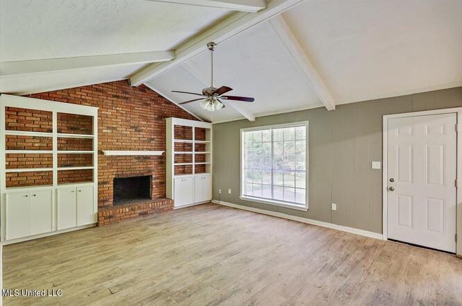 Building Photo - 2128-1000 Oaks Dr
