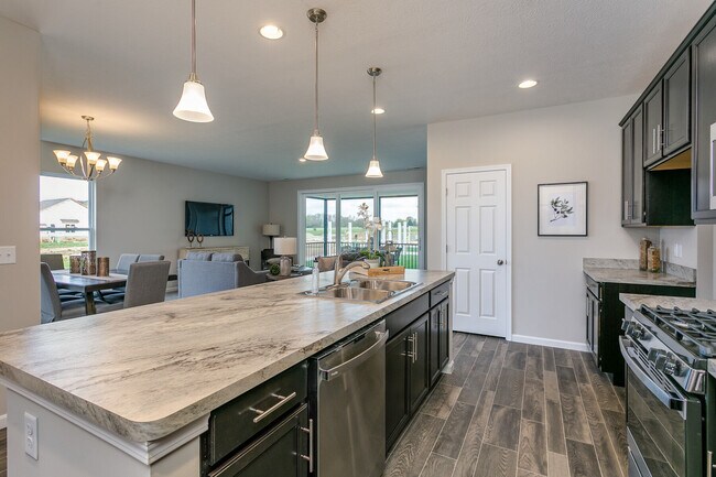 Building Photo - 605 Bellasera Dr