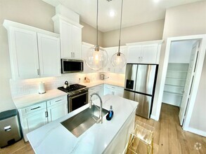 Building Photo - 305 Queen Sude Ln