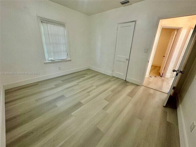 Building Photo - 1250 NW 43rd St