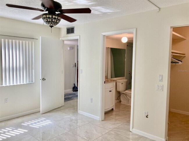 Building Photo - 6430 Sun Eagle Ln