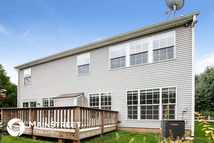 Building Photo - 3138 Old Ironside Dr