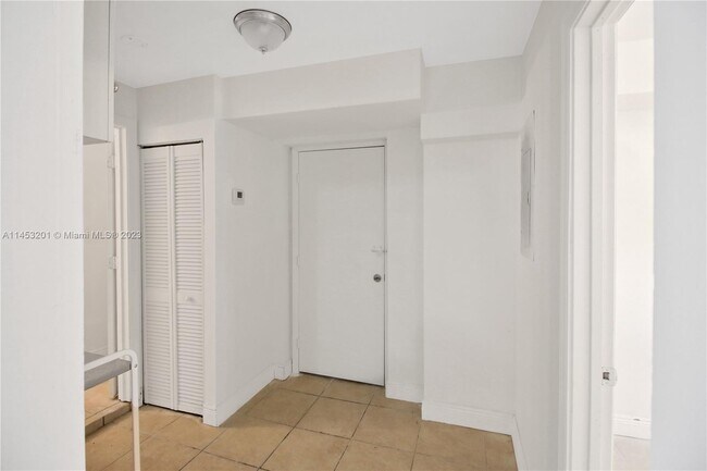Building Photo - 1160 W 26th Ct