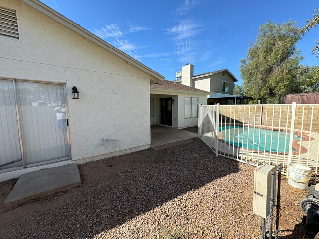 Building Photo - Cozy Mesa Home with Private Pool!