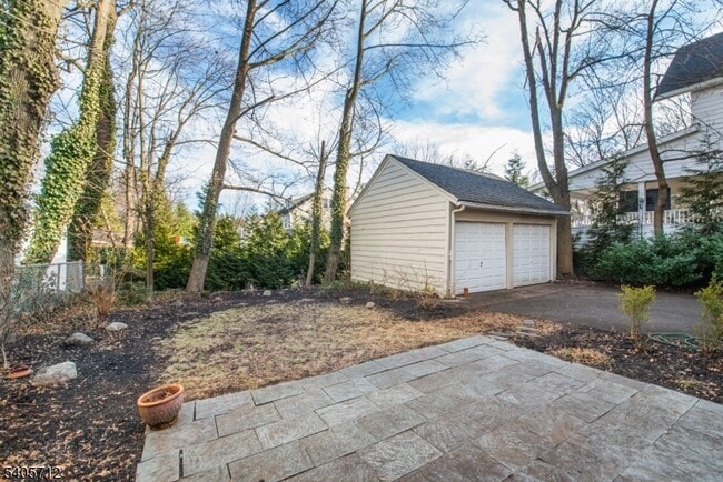 Building Photo - 479 Grove St