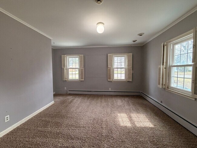 Building Photo - Gorgeous 2+ Bedroom 2 Bathroom Home $1995