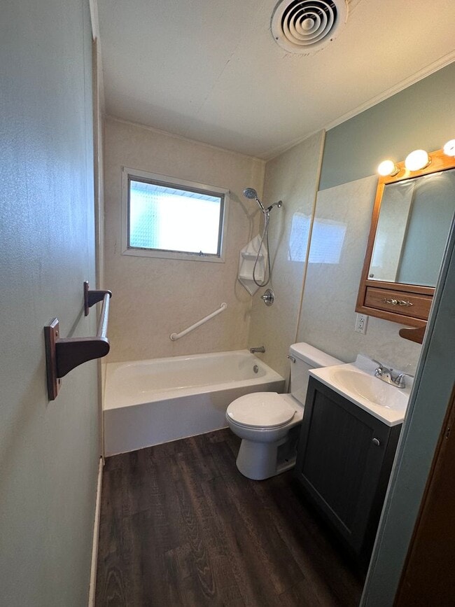 Building Photo - 3 Bedroom 1 Bath Home - Available February 2nd 2026