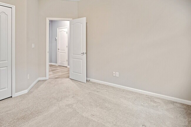 Building Photo - 4 Bedroom Home with Office in Windward Ran...