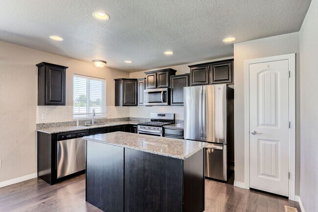 Building Photo - 1748 Ruddlesway Dr