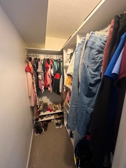 Building Photo - 55 Broadlawn Park