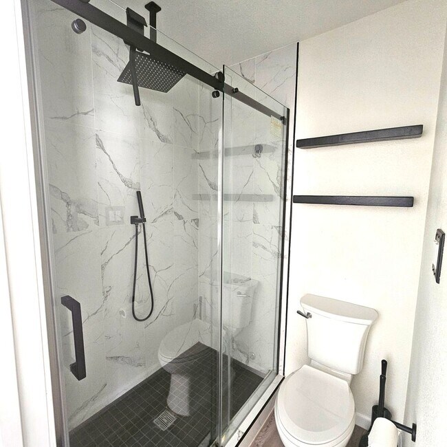Building Photo - Amazing 2 bedroom - 2 bath for Rent