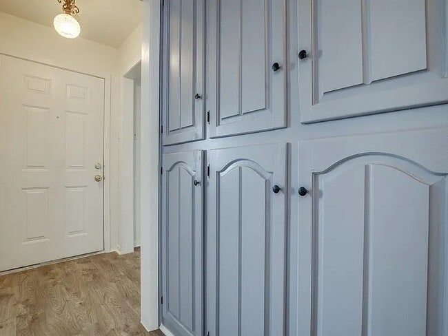 Building Photo - 12805 Pandora Dr