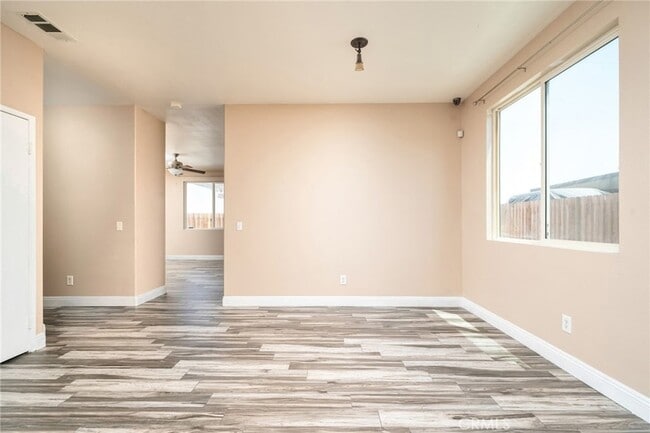 Building Photo - 12833 Biscayne Ave