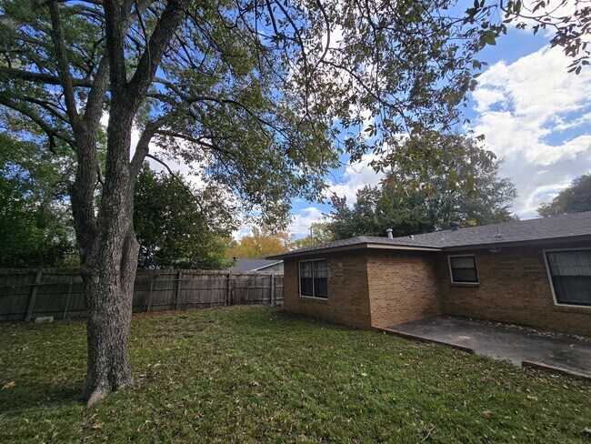 Building Photo - 516 Lehigh Pl