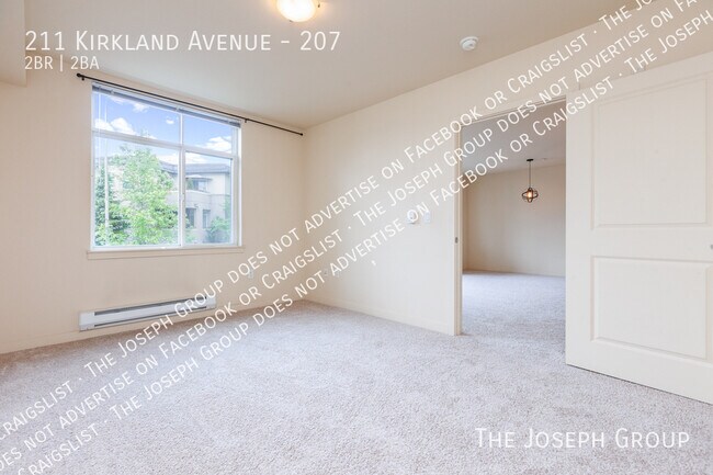 Building Photo - 211 Kirkland Ave