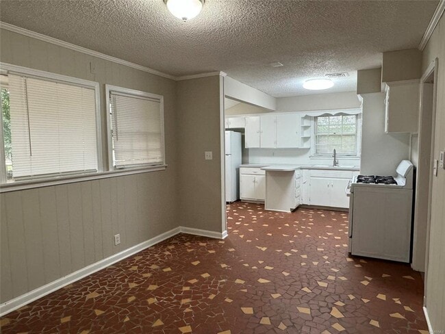 Building Photo - 1106 Lombard Dr