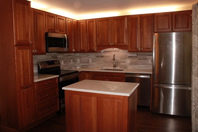 Building Photo - 716 7th Ln
