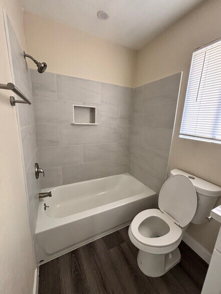 Building Photo - 28166 Via Princesa