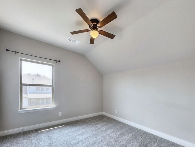 Building Photo - Gorgeous 4-Bedroom Home in Woodbridge Esta...