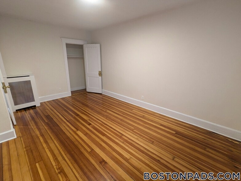 Building Photo - 6 Barrows St