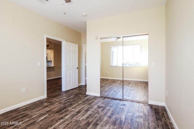 Building Photo - 5401 E Van Buren St