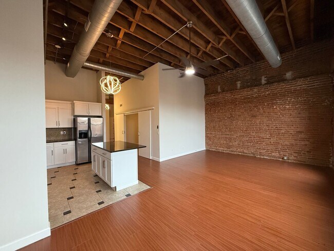 Building Photo - Bonnie Jean Flats