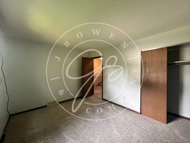 Building Photo - "Charming 3-Bedroom Retreat with 1.5 Baths...