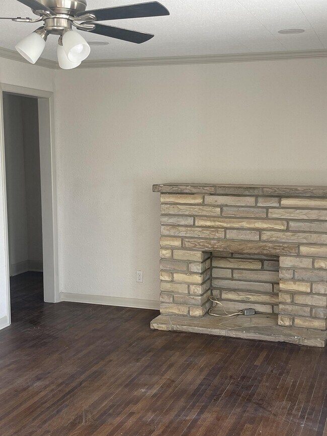 Building Photo - 1431 Santa Fe S