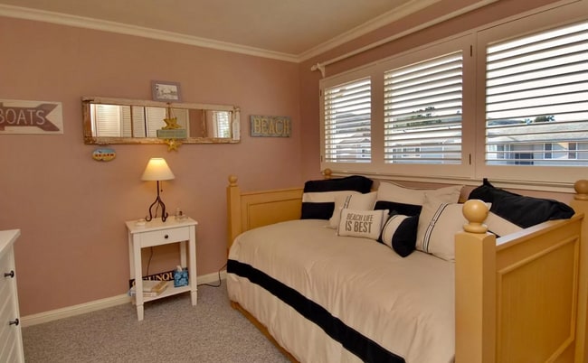 Building Photo - Beautiful 4 Bedroom Home Near Sweeney Ridge Trail