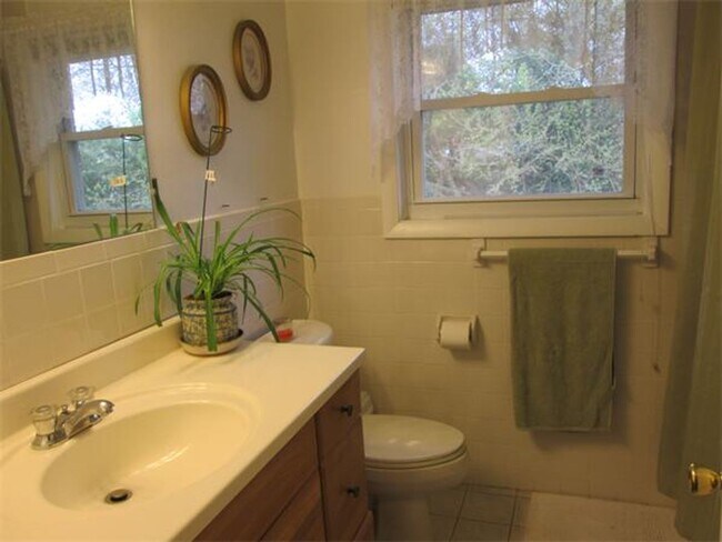 Building Photo - Gorgeous single family home in Needham available for rent NOW!