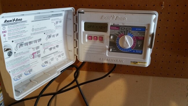 Building Photo - Cozy 3 Bedroom 1 Bath Home with Large Yard & 1 Car Attached Garage