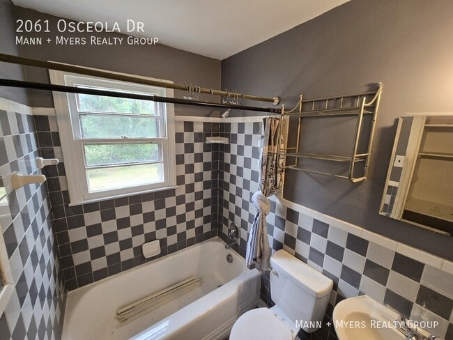 Building Photo - 2061 Osceola Dr