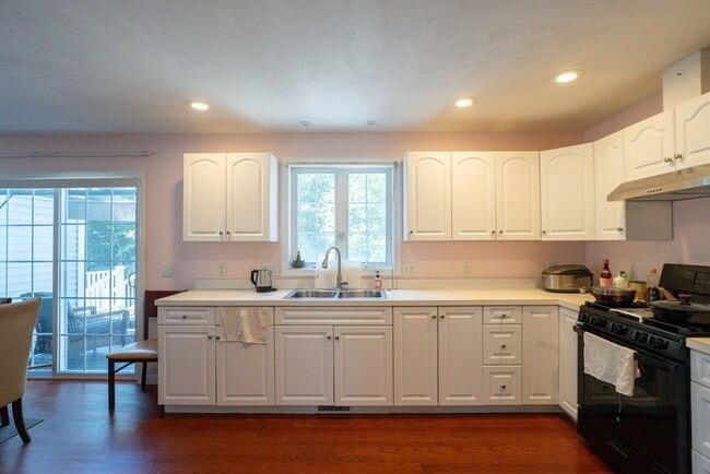 Building Photo - 30 Briarcliff Dr