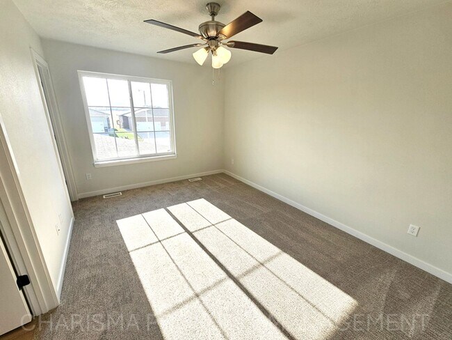 Building Photo - Tunis Drive Townhomes