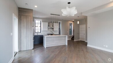 Building Photo - Duplex-Up Luxury 2 Bed / 2.5 Bath in Noble...