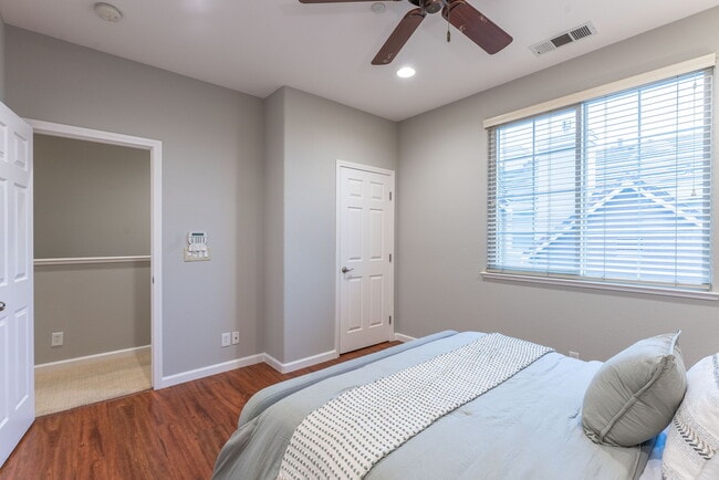 Building Photo - 1070 Tourmaline Ter