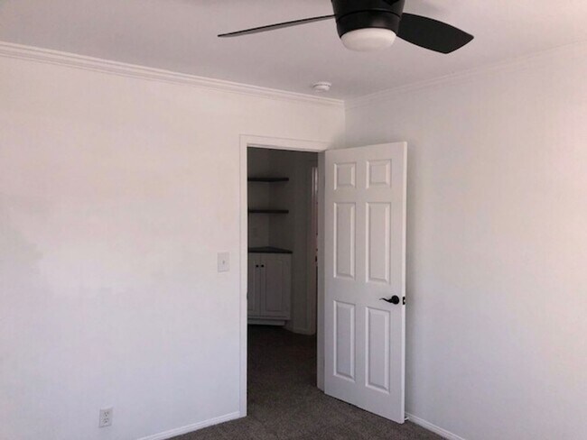 Building Photo - 4517 E Lavante St
