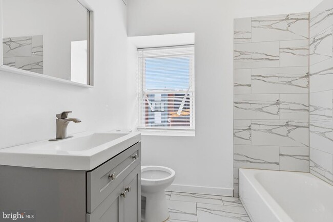 Building Photo - 2150 N Franklin St