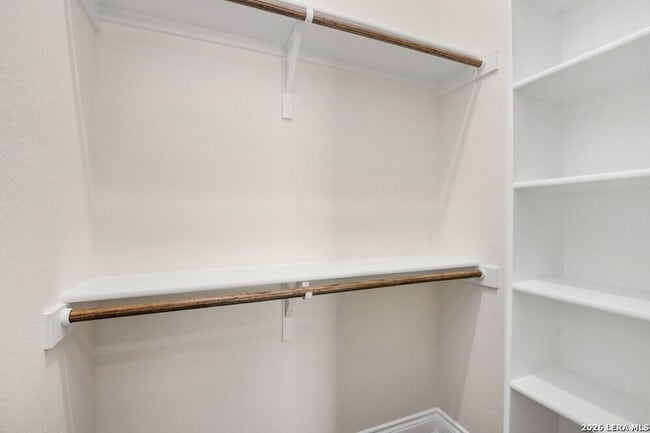 Building Photo - 406 Park Cir