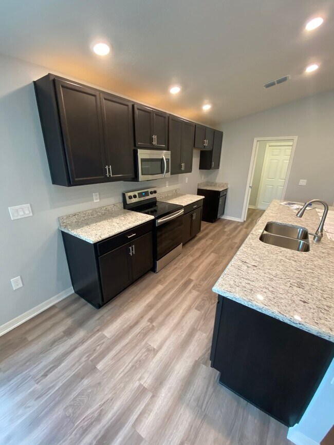Building Photo - 595 Lorient Drive