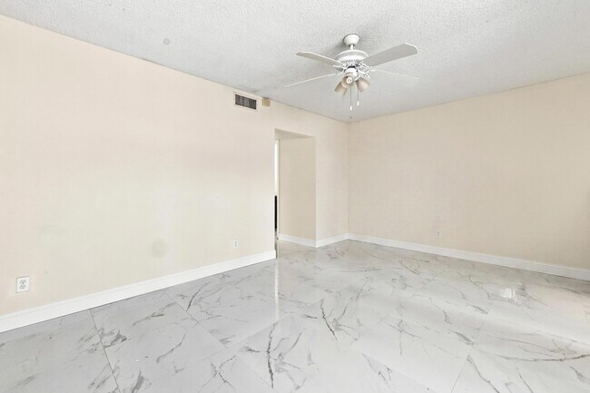 Building Photo - 5120 Elmhurst Rd