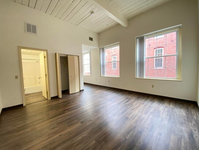 Building Photo - 30 Hanover St