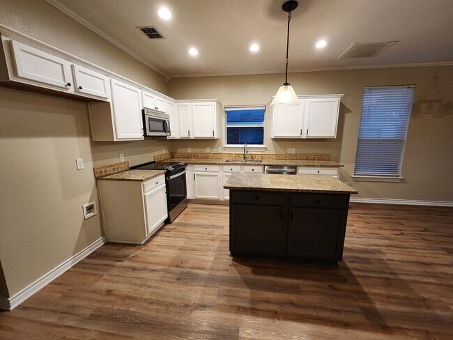Building Photo - 1416 Cowtown Dr