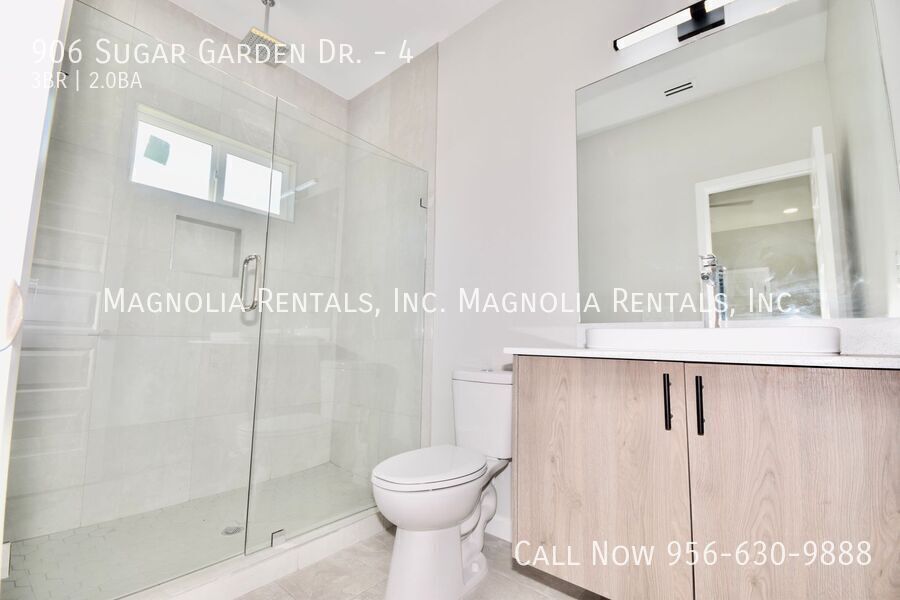 Building Photo - 906 Sugar Gdn Dr