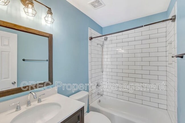 Building Photo - 304 Deep River Rd