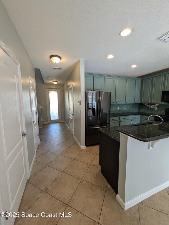 Building Photo - 725 Ventura Dr