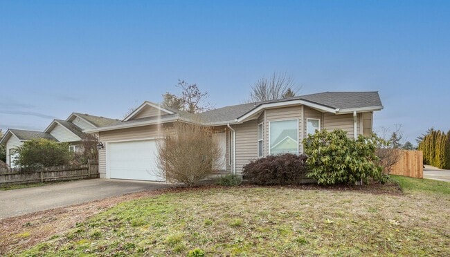 Building Photo - **MOVE IN SPECIAL!** Pet Friendly Charming 3 Bedroom Home with large office!