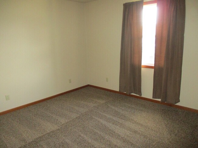 Building Photo - New Listing!!! 2 Bedroom Townhouse in Albi...